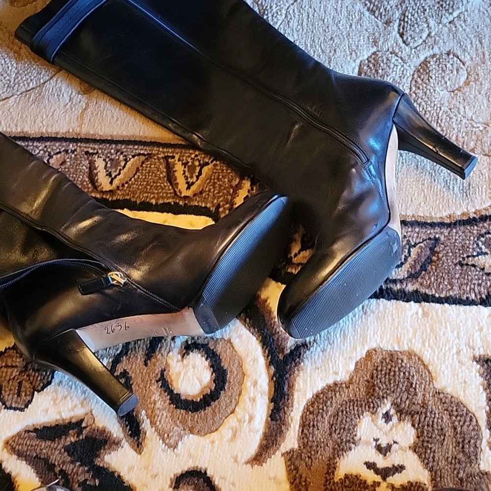 Gucci Black Heeled Boots with Gold Accent - Picture 8 of 8